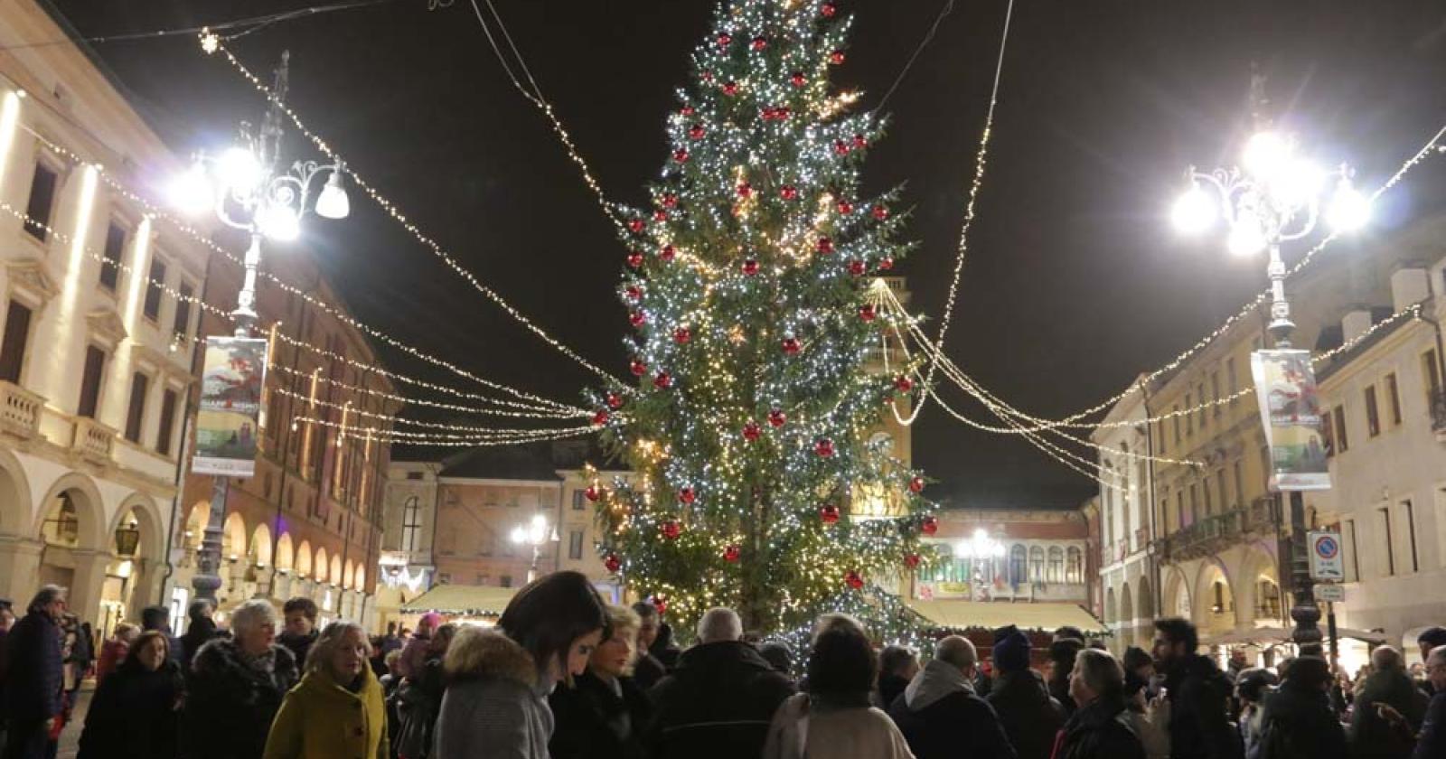 Natale 2019 piazza vittorio inaugurazione 20191130190629_IMG_9719