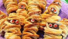 Mummie di salsiccia per Halloween