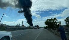 Incendio in casa, pap&agrave; salva i due figli