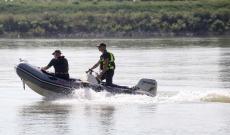 Scomparso sul fiume, ricerche senza sosta