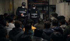 &ldquo;Dormitorio-lager&rdquo; scoperto dalla Finanza