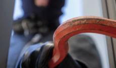 Natale fuori casa: come proteggerla dai furti durante le feste