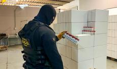 Una mega fabbrica clandestina di sigarette