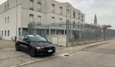 Nascondono la droga nel cestino, ma non basta