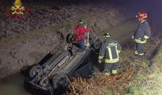 Auto si ribalta, paura in Transpolesana