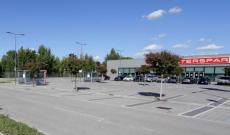 Ex piscina, il parcheggio si amplia