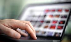 Pedofilia, arrestati un giornalista e un'insegnante di liceo