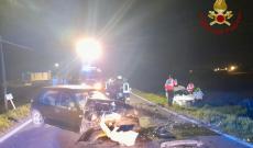 Scontro tra auto, due persone ferite