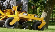 Investito dal trattorino rasaerba, grave un bimbo