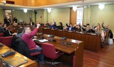 Minorile, la sommossa in consiglio