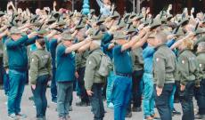 Cappello ai volontari Milano Cortina, esplode la polemica