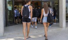 "A scuola vestiti cos&igrave; non si viene"