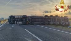 Incidente, tutto chiuso e chilometri di code