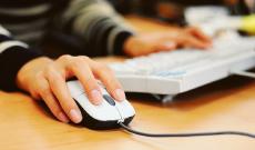 "Licenziati in 37 per l'Ai". "No, solo riorganizzazione"