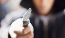 Accoltellata per strada