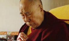 Dalai Lama e bagno di suoni in sala