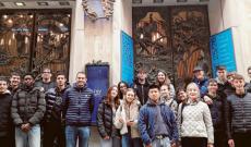 E’ la magia del teatro. Dal vivo