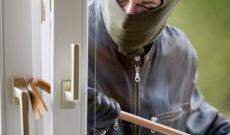 Ladri in casa: tutto buttato all&rsquo;aria