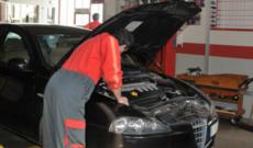 Pi&ugrave; auto, ma le officine chiudono