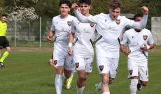 Pedriali raddrizza la barca Adriese