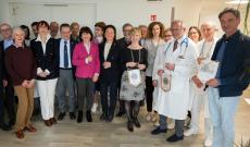 Abbraccio tra arte e cura per il bene dei pazienti