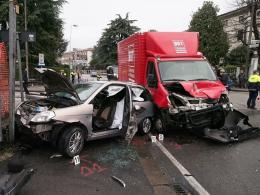Schianto: muore mentre corre in ospedale dalla sorella defunta nella notte