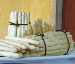 Asparagi alla veneta: ricetta con i bianchi di Bassano del Grappa