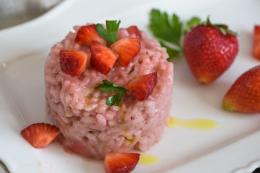 Fragole non solo nei dolci: ricetta risotto fragole e prosecco