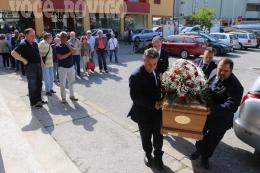 In tanti salutano Benito "Calimero", "un uomo generoso"