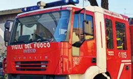 Auto in fiamme sulla Romea, vigili del fuoco sul posto