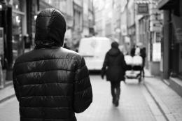 Denunciano i vicini per stalking e abbandonano l'abitazione