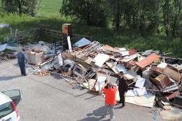 Discarica nell'azienda, scattano le denunce