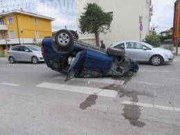 Terrificante carambola in città, miracolato 27enne
