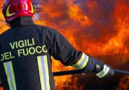 Incendio nella notte al Centro Amazon, c'è l'ipotesi del dolo