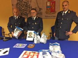 In auto con 5 chili di droga, arrestato