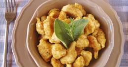 Deliziose cosce di pollo in padella alle erbe