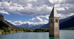 Resia, il campanile in mezzo al lago