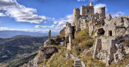 Rocca Calascio, il castello che sfiora il cielo