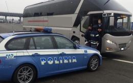 Non c'è più religione: ubriaco fradicio alla guida  di un pullman di pellegrini