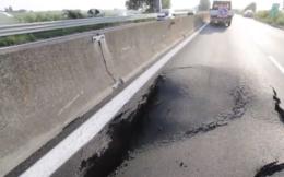 Si apre una voragine, chiusa la superstrada per il mare