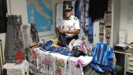 Blitz in spiaggia, beccato un venditore abusivo