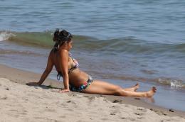 "Se partorisci qua, ti regaliamo il posto in spiaggia"