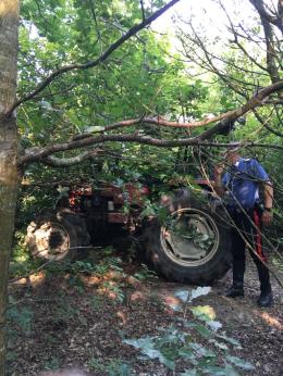 Muore schiacciato dal trattore a 38 anni