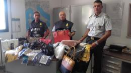 La Gdf  sequestra 7mila euro di merce contraffatta in spiaggia