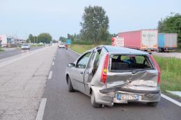 Tamponamento a catena in tangenziale: auto distrutta