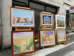 Invasione di artisti in via Varliero