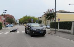 Incidente tra un Suv e uno scooter in via Badini