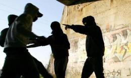 Baby gang aggredisce due fratelli in pieno giorno
