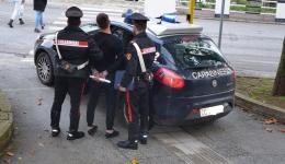 Spaccio all'uscita dalle scuole, preso un 19enne albanese