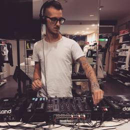 Enne-K suona al Crimi Bhar Lab